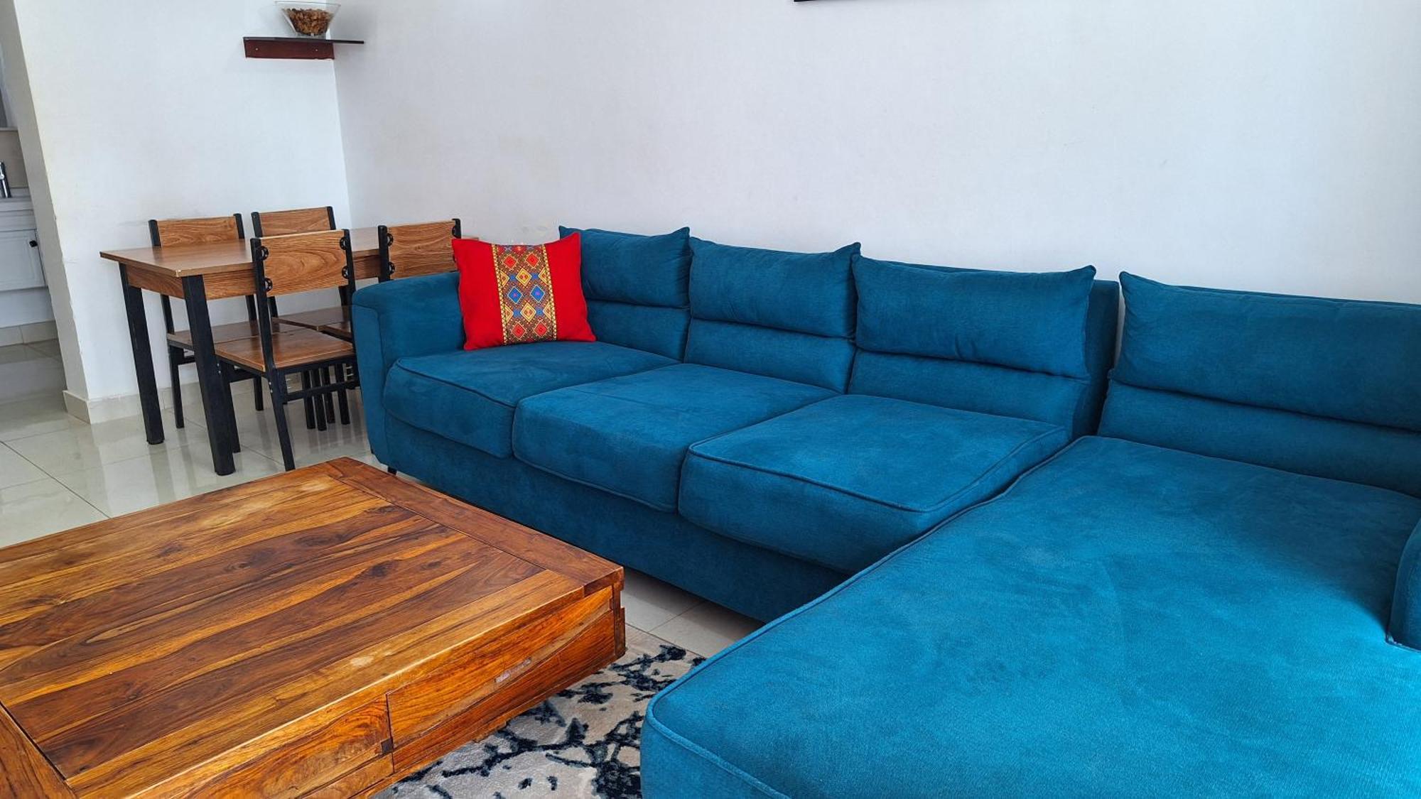 Luxury 2 Bed Near Airport And Sgr Apartment *