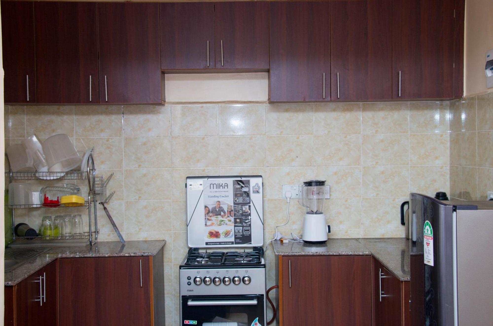 Strategically Located 3 Bedroom 15minutes From The Airport Apartment *