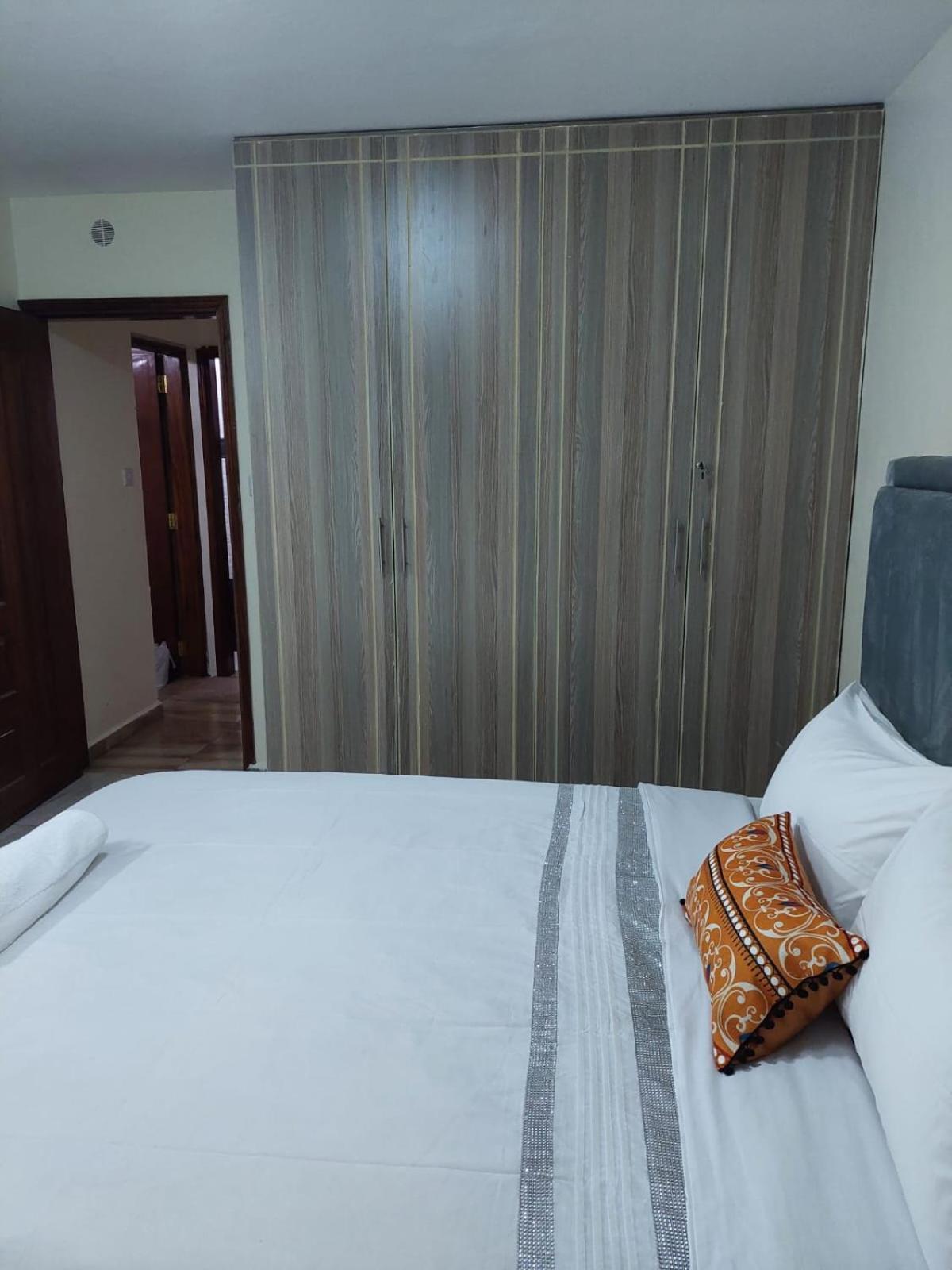Roma - Elegant 2 Bedroom Ensuite At Lifestyle Residency In Garden Estate *