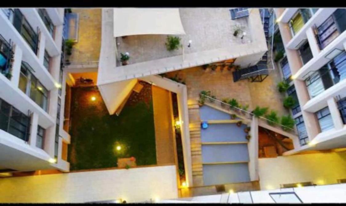 Elegant Apartment *