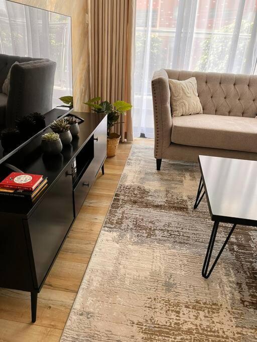 Amara's Cozy 1 Bedroom Apartment *