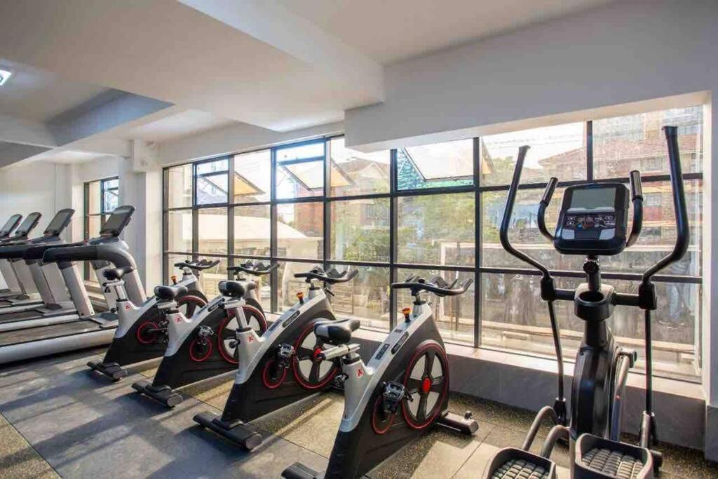 1 Bedroom With Gym And Golf Simulator Kilimani * Nairobi