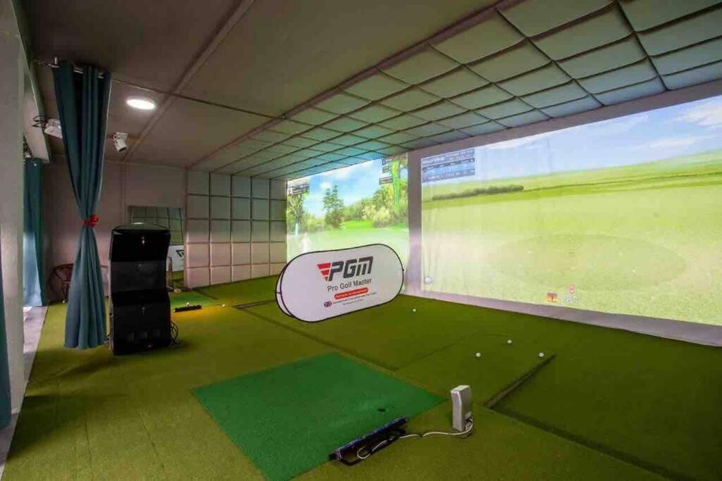 1 Bedroom With Gym And Golf Simulator Kilimani