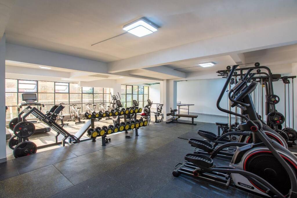 1 Bedroom With Gym And Golf Simulator Kilimani Nairobi