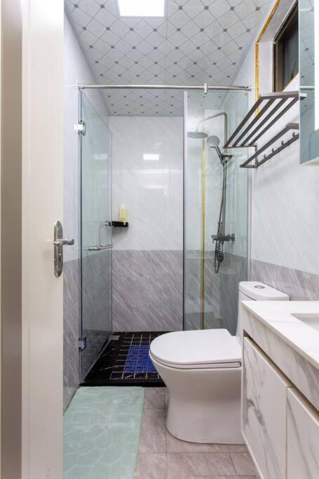 1 Bedroom With Gym And Golf Simulator Kilimani * Nairobi