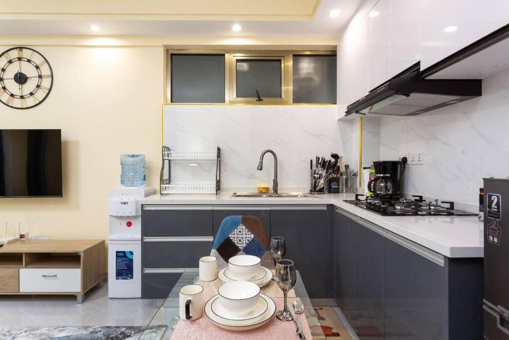 1 Bedroom With Gym And Golf Simulator Kilimani Apartment