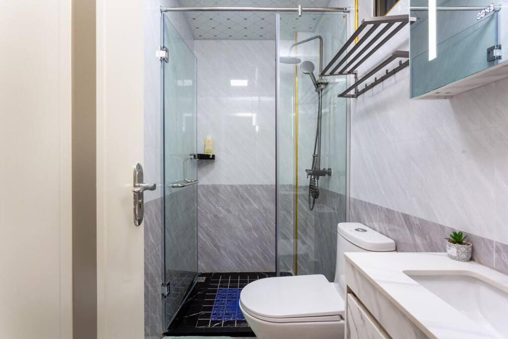 1 Bedroom With Gym And Golf Simulator Kilimani Nairobi