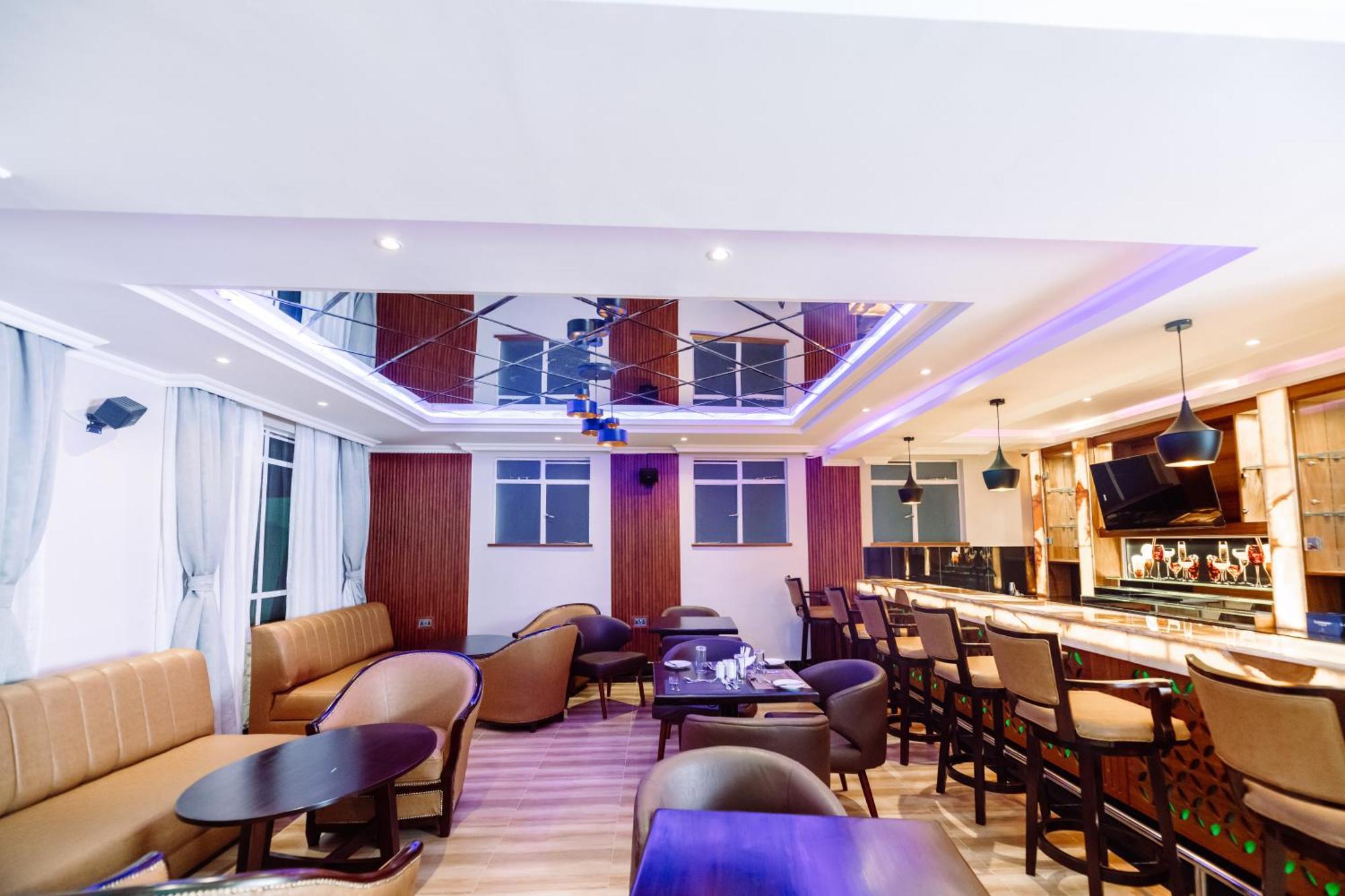Hotel Olive Gardens 2*