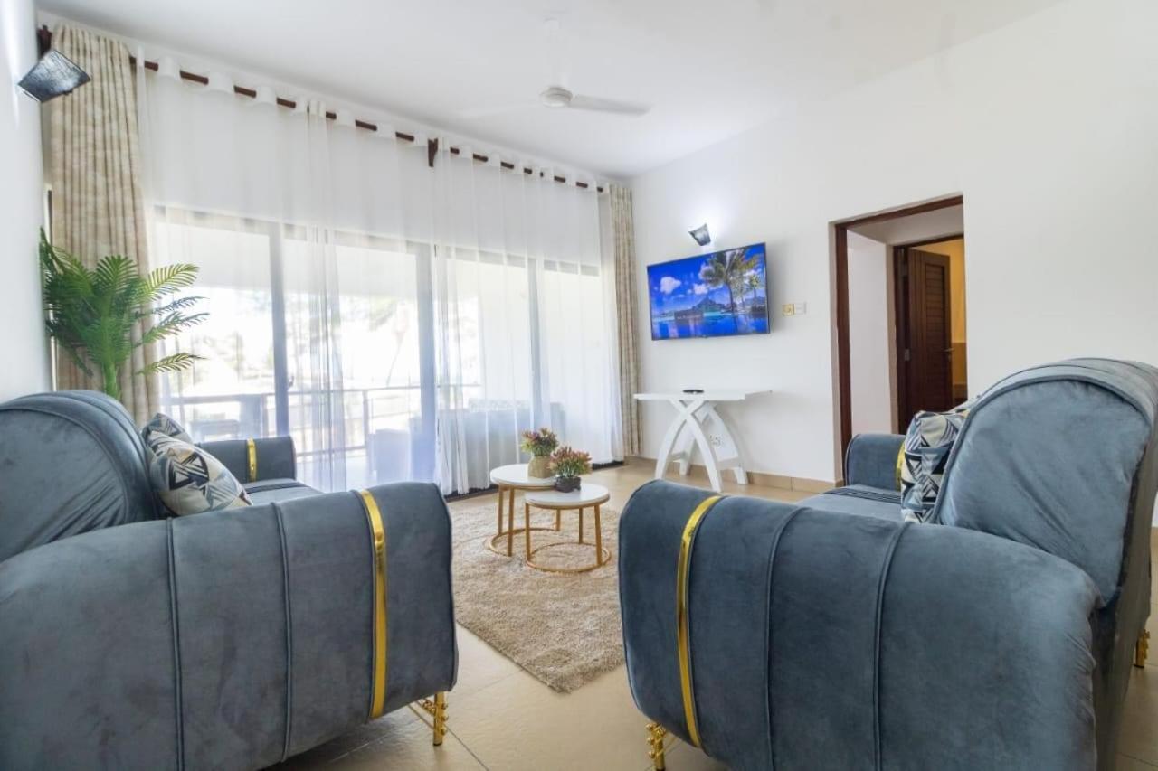 Modern Amenitiesurban Location Sophisticated Style Apartment