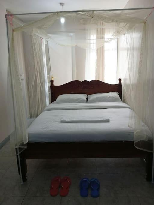 Maya Nest Lounge * Nairobi