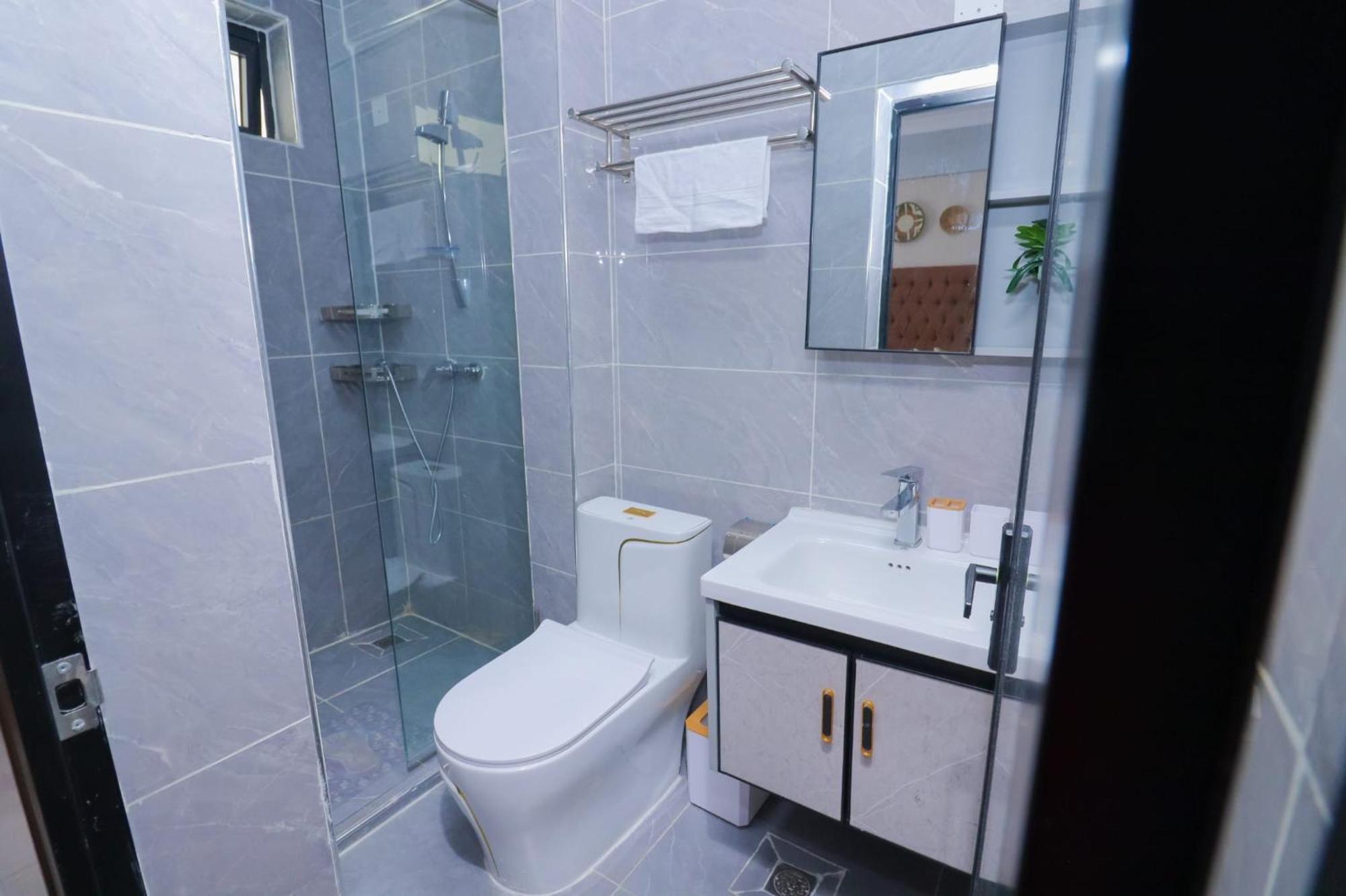 Smart 2 Bedroom Serviced Kilimani * Nairobi