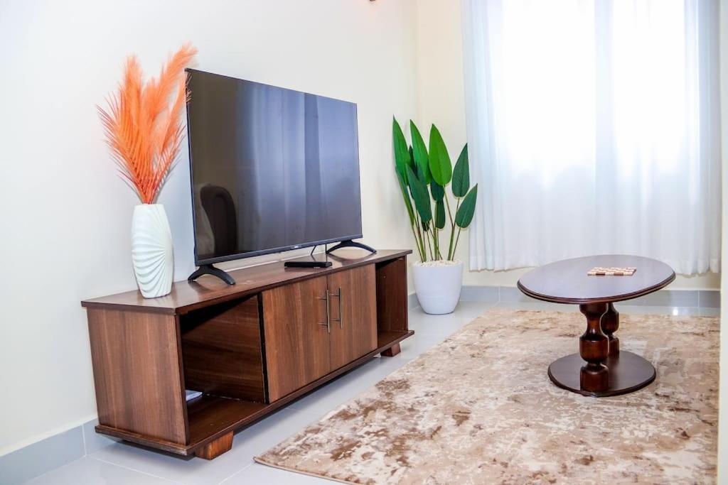 Luxore Cozy Unit In Near Jkia & Sgr Apartment