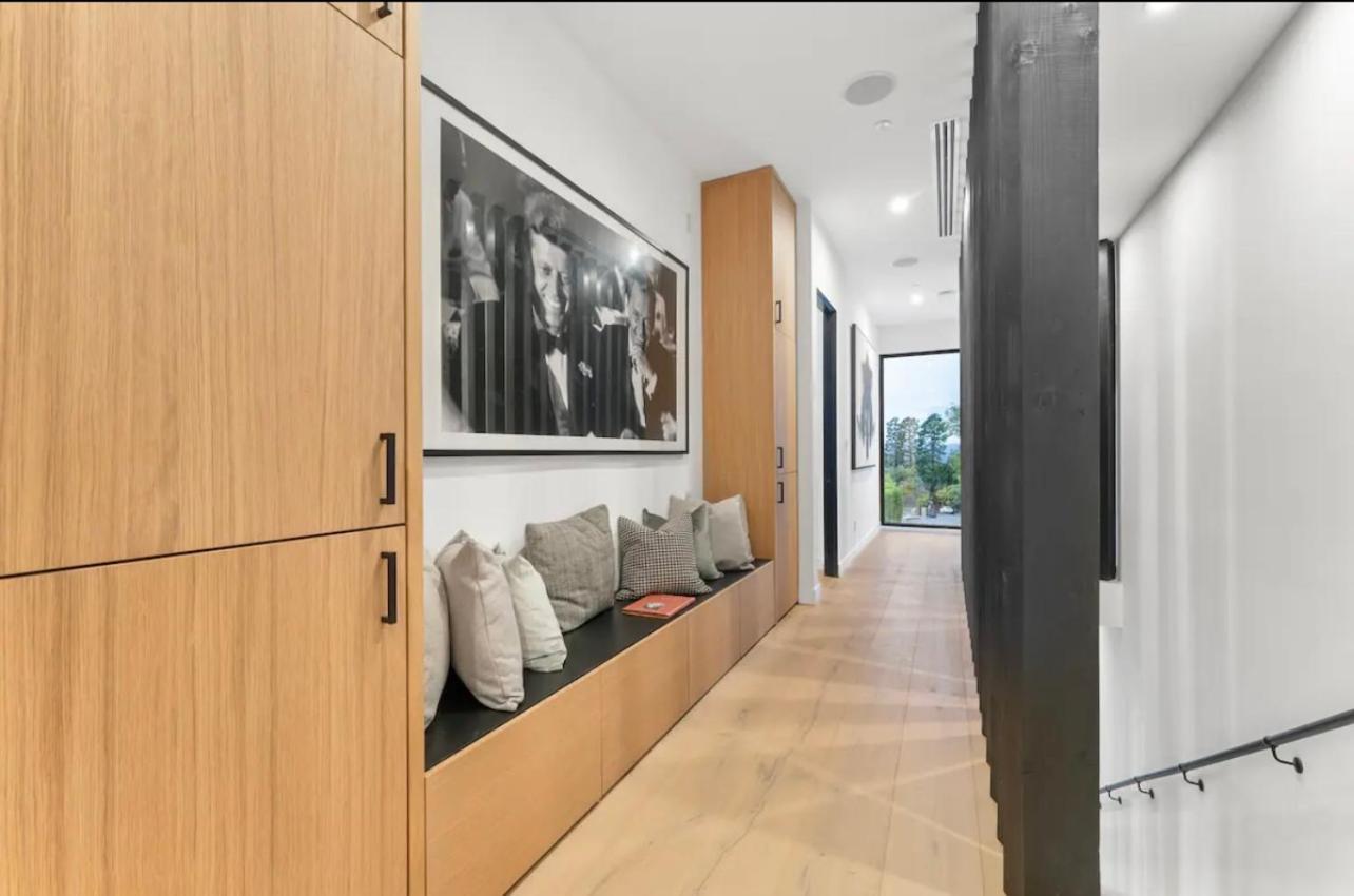 Monterey Apartment *