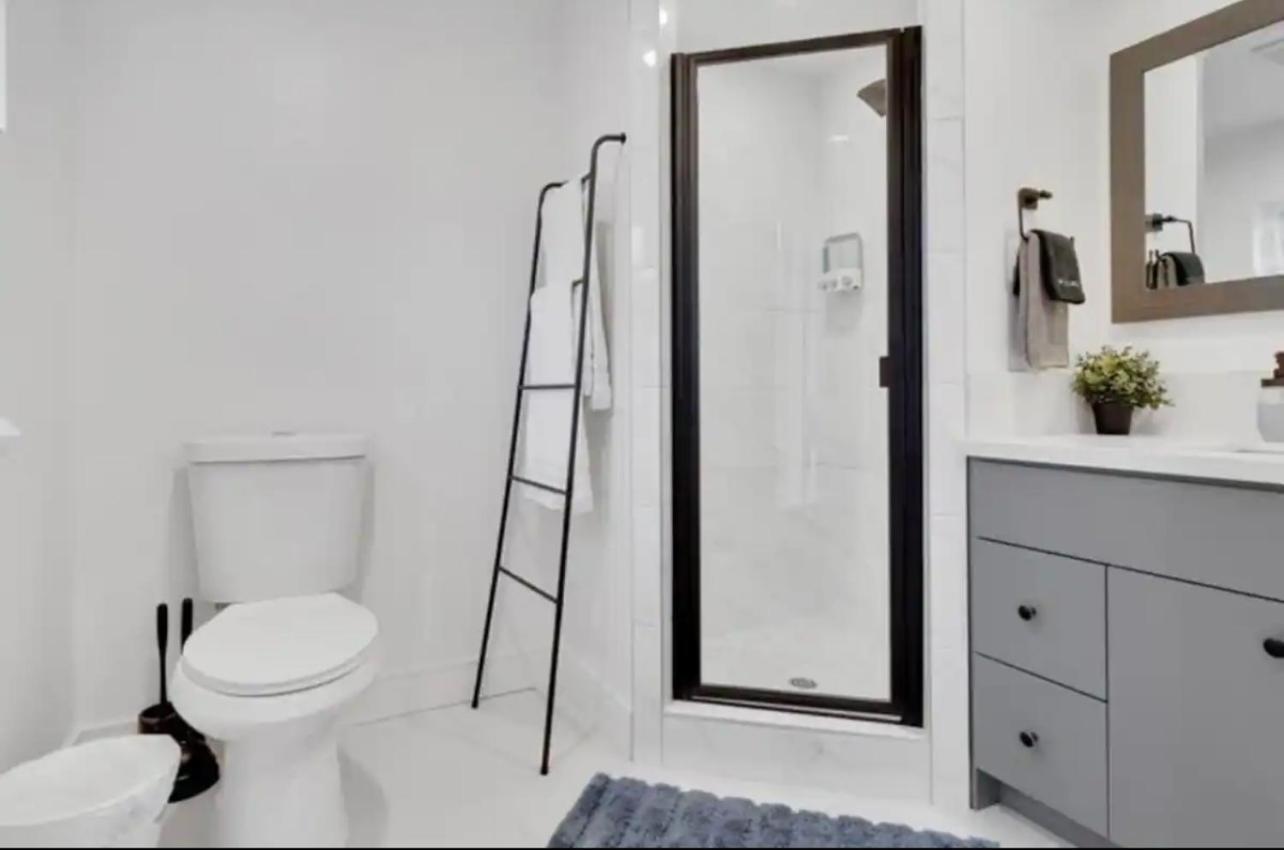 Monterey Apartment *