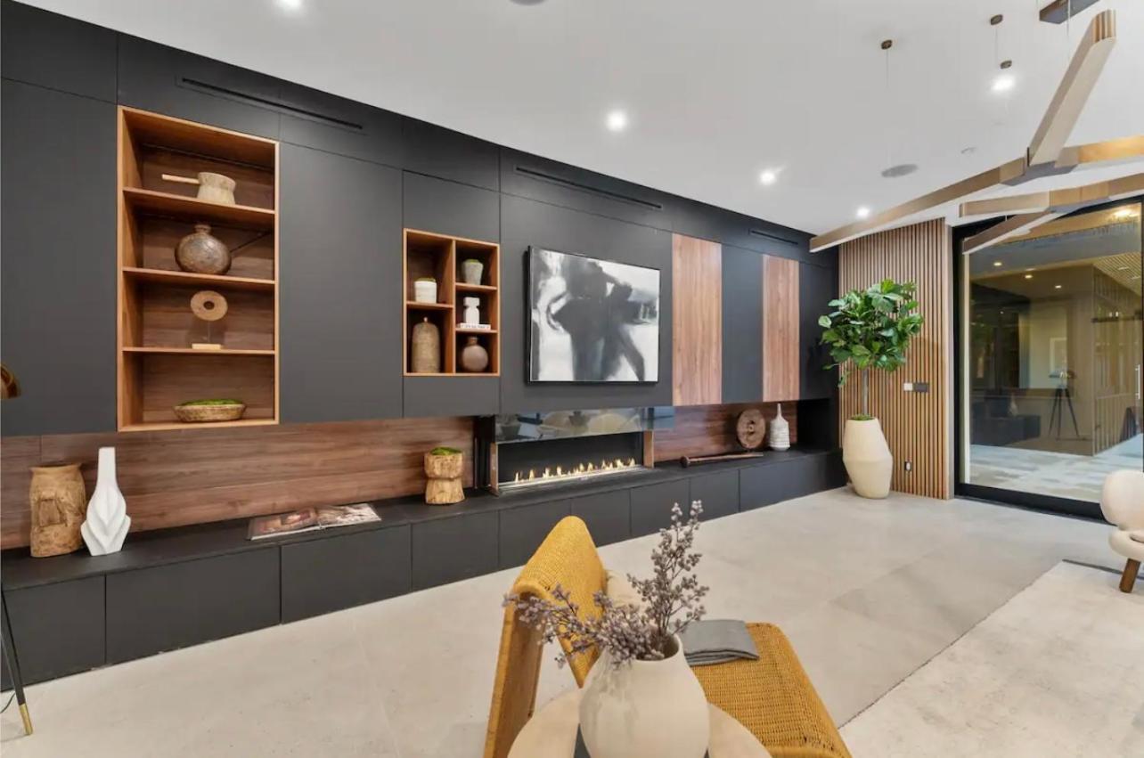 Monterey Apartment *