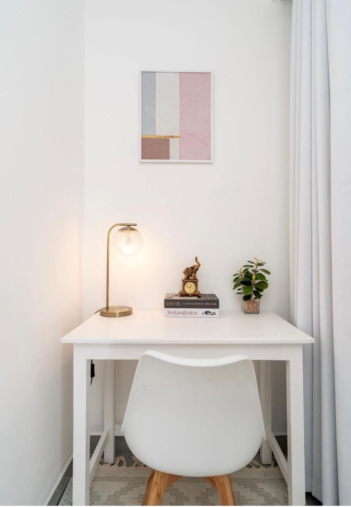 The Luxe Lavington Apartment *