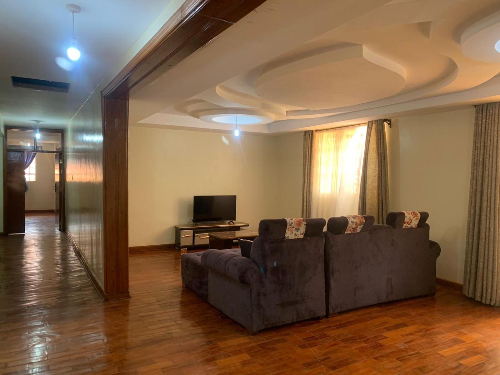 Melrose Apartment *