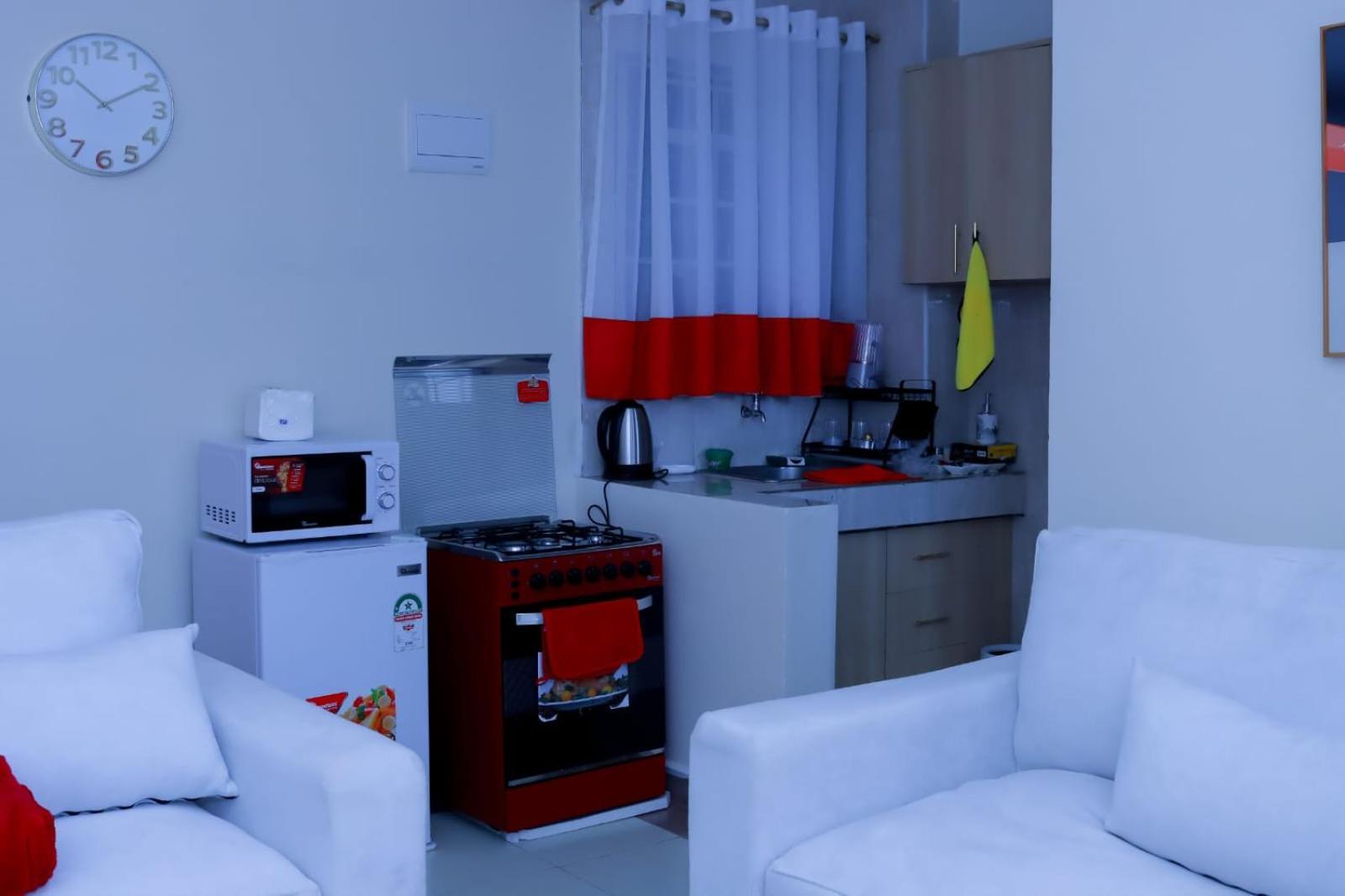 White House Homestay