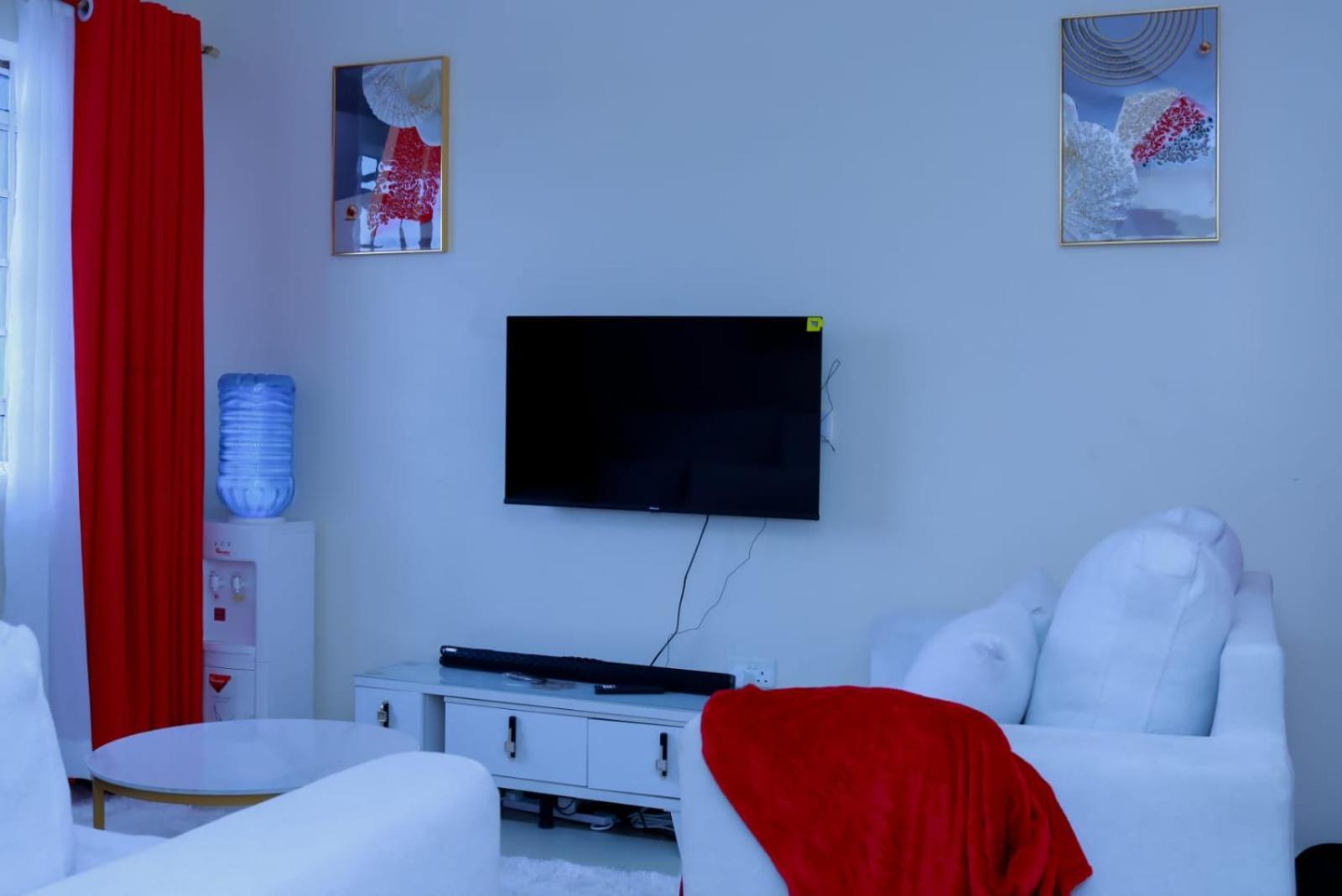 White House Homestay