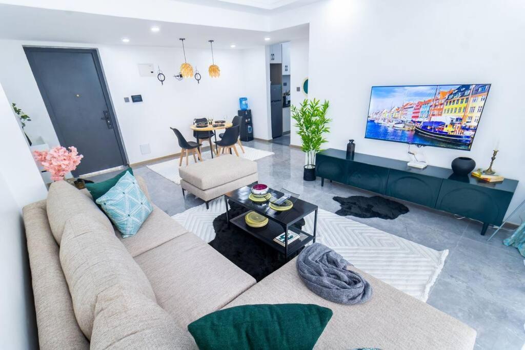 Chic 2br Apartment