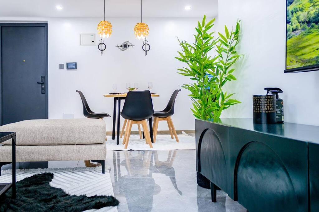 Apartment Chic 2br *