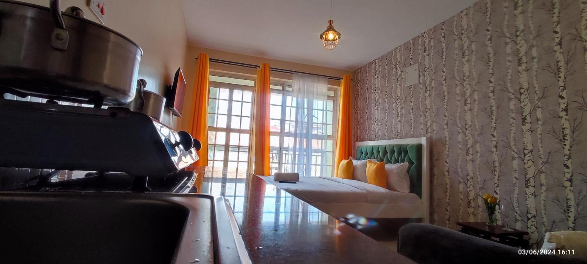 Sunny Chic Comfort Near Un Apartment *