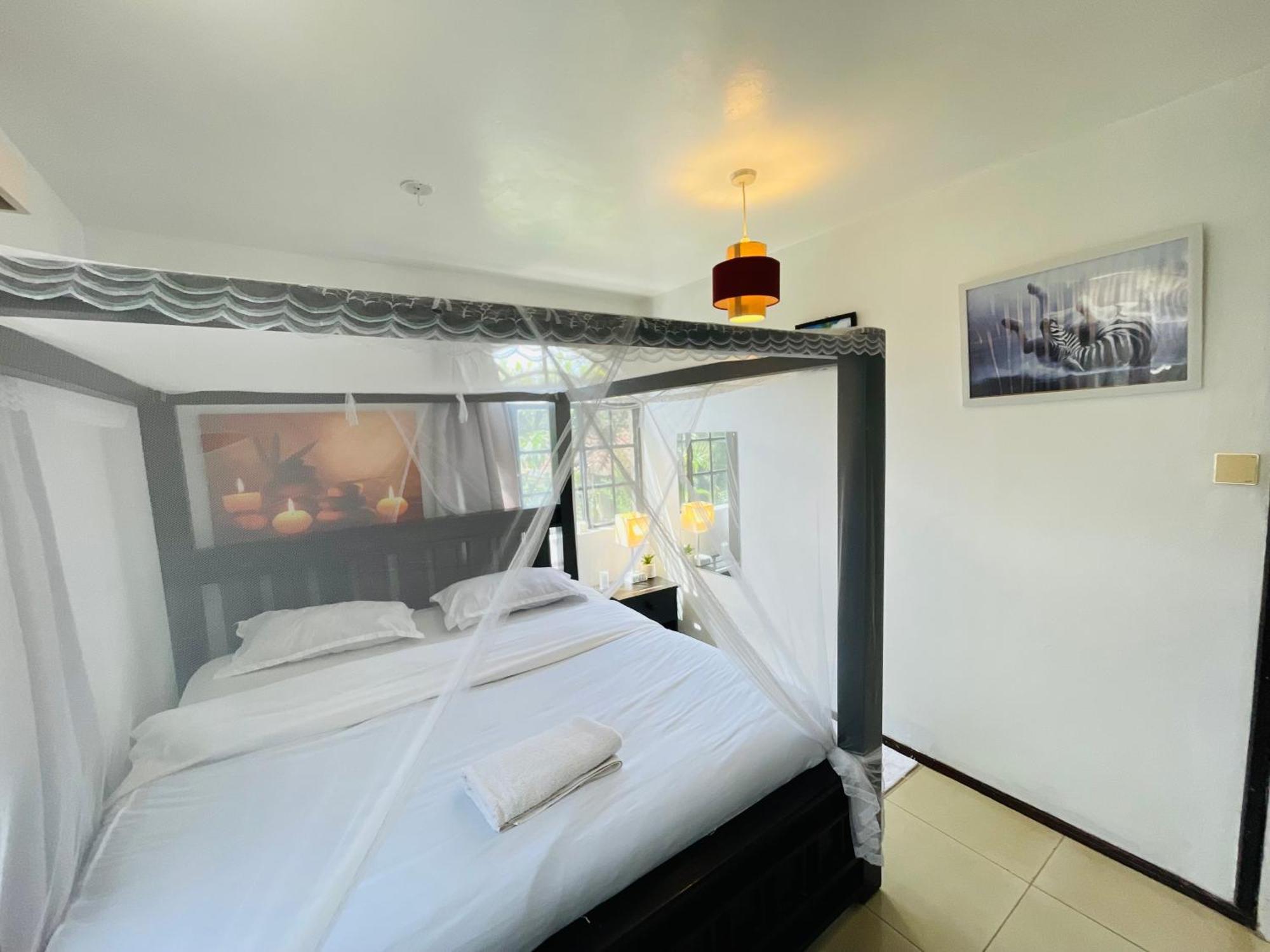 Modern Luxe With King Bed In Karen *