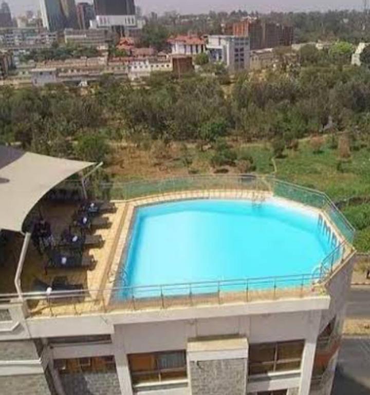 Rooftop Pool With View - Apartment *