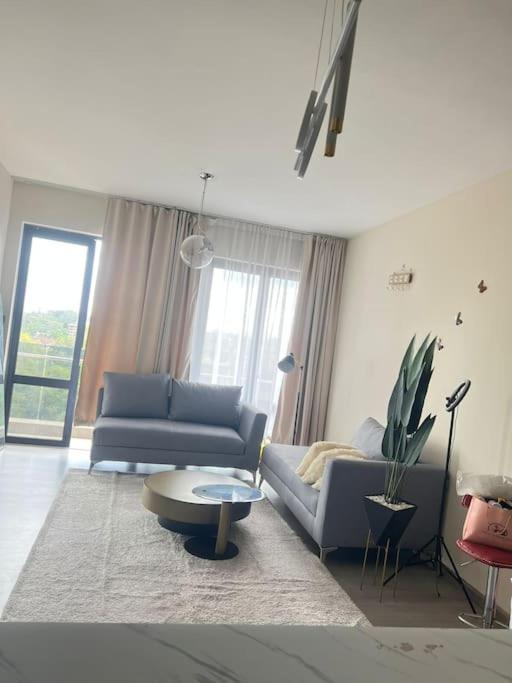 Modern 2-bedroom Overlooking Centre Nairobi