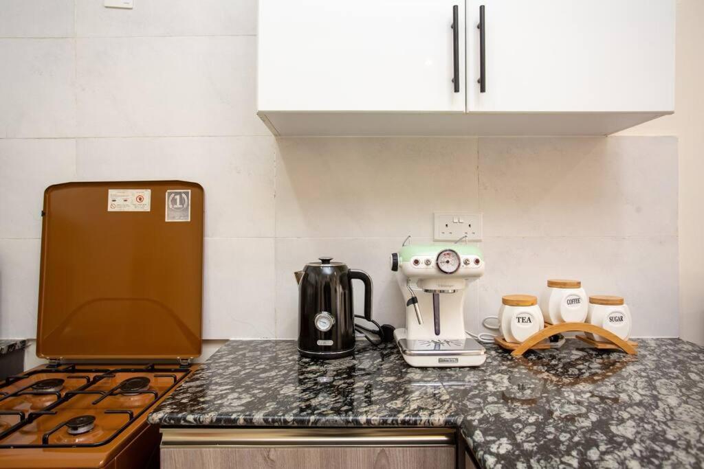 Apartment Highrise Oasis With Rooftop And Gym Nairobi