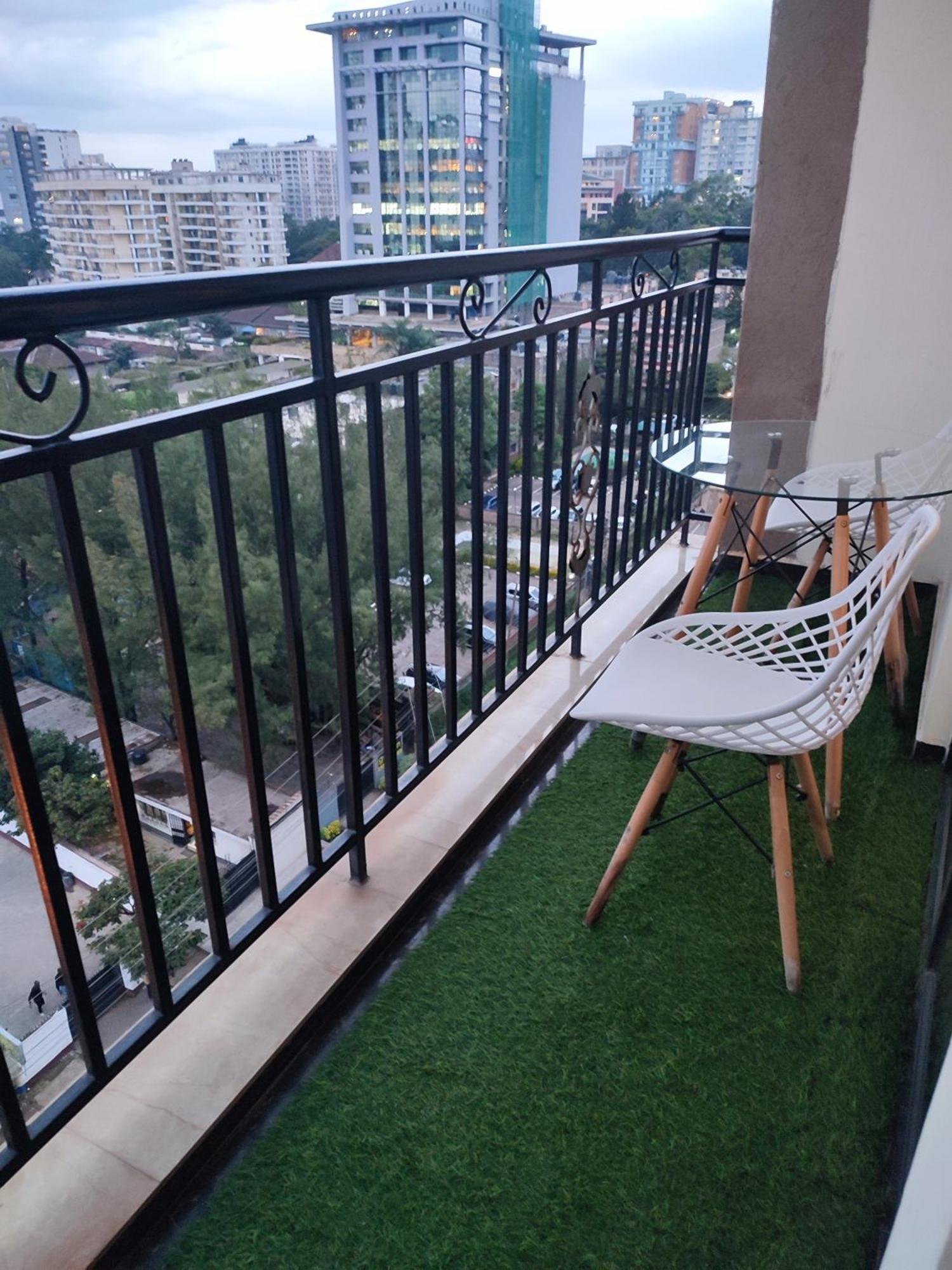 Kilimani Superb One And Half Bedroom Near Yaya Centre With Netflix *