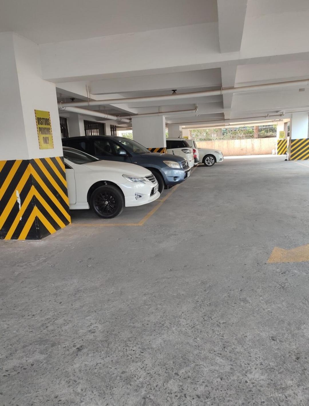 Kilimani Vacation One And Half Bedroom Netflix Near Yaya Centre Apartment *