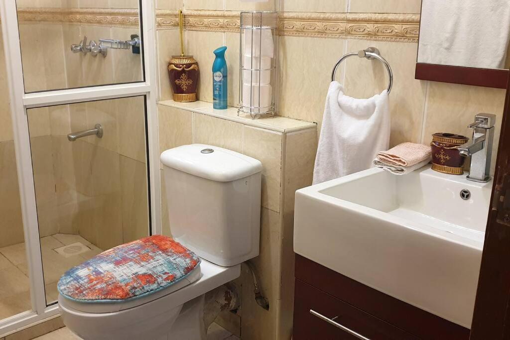 Luxurious With King Bed N Pool Apartment Nairobi