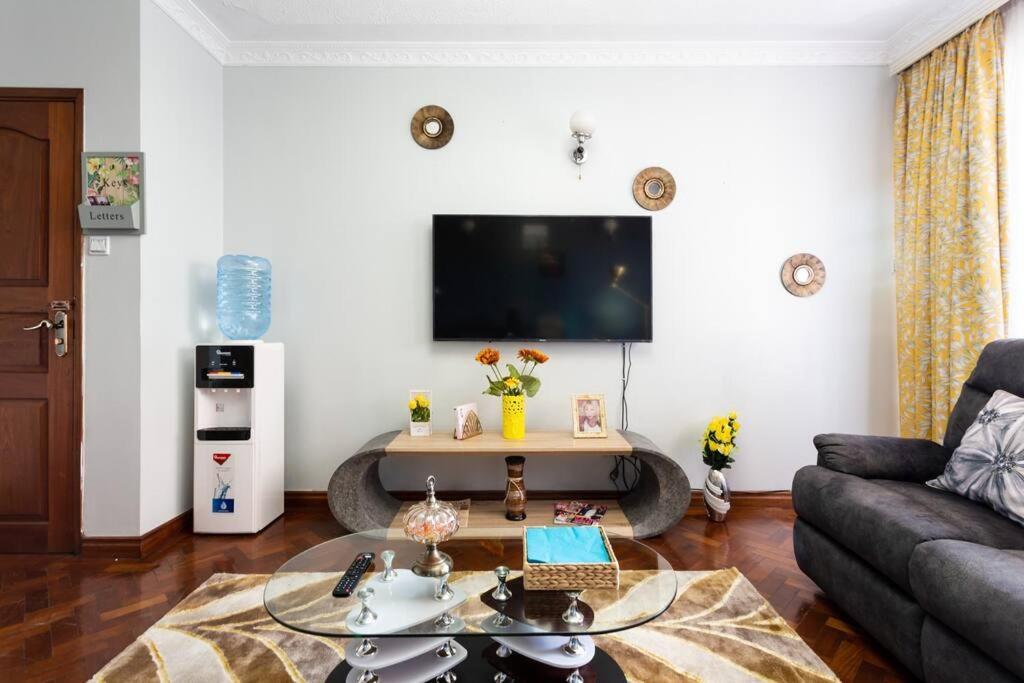 Luxurious With King Bed N Pool Apartment Nairobi
