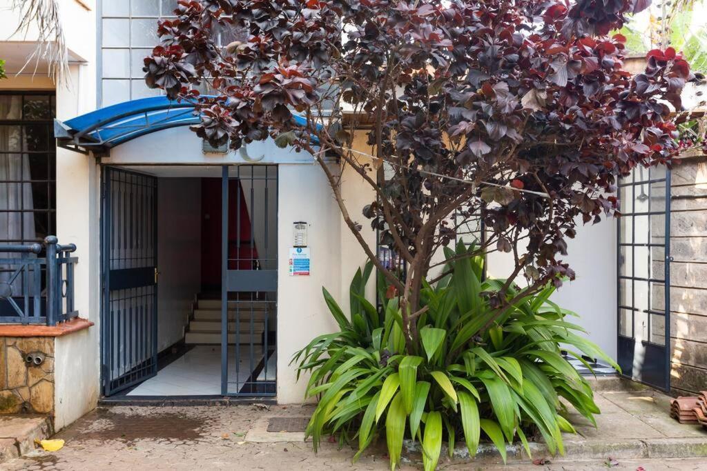 Luxurious With King Bed N Pool Apartment Nairobi