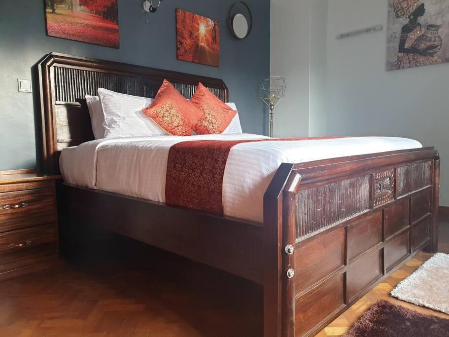 Luxurious With King Bed N Pool Apartment *