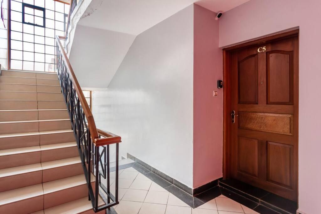 Apartment Luxurious With King Bed N Pool Nairobi