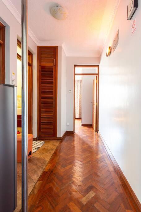 Luxurious With King Bed N Pool Apartment *