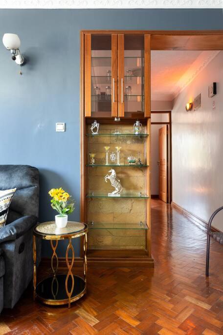 Luxurious With King Bed N Pool Apartment