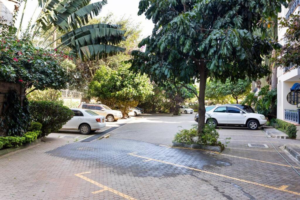 Apartment Luxurious With King Bed N Pool