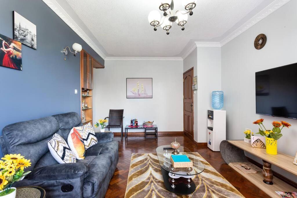 Luxurious With King Bed N Pool Apartment *