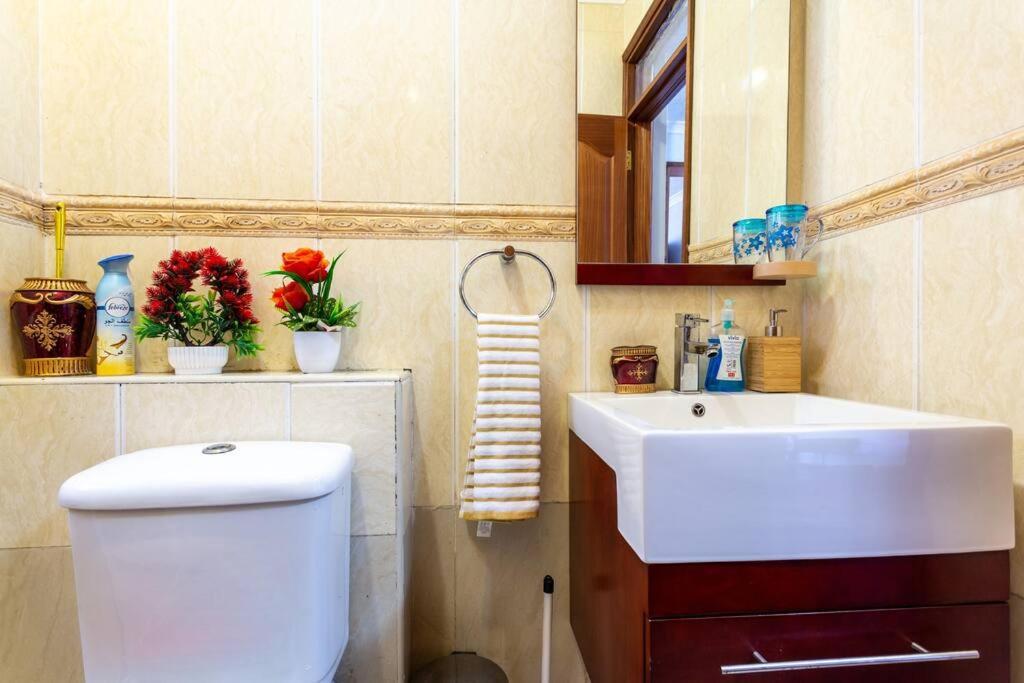 Luxurious With King Bed N Pool Apartment Nairobi