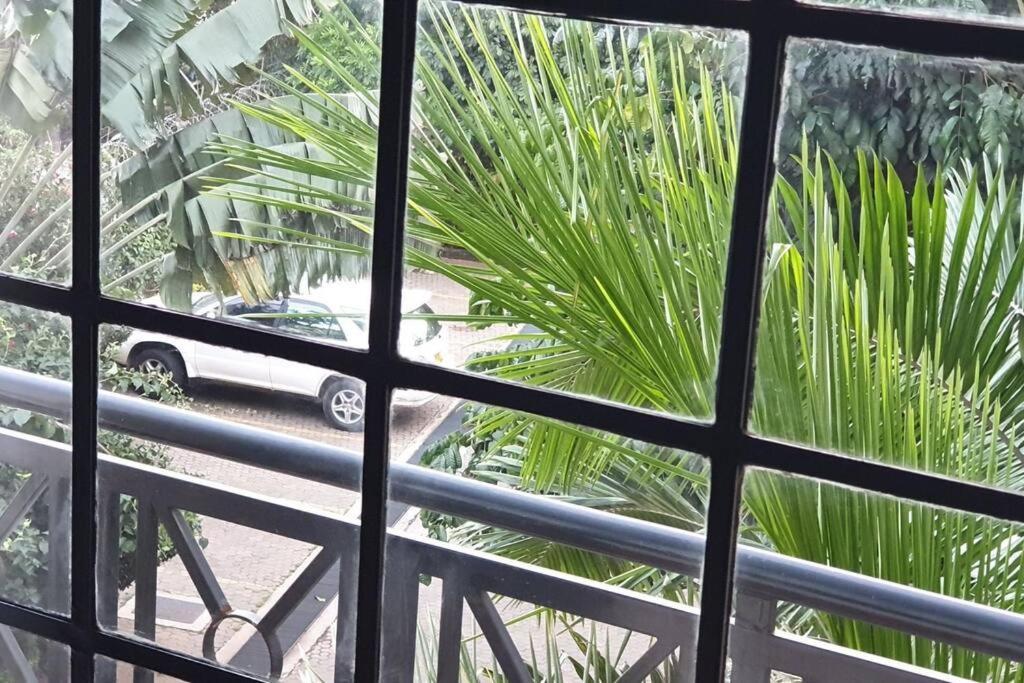 Luxurious With King Bed N Pool Apartment