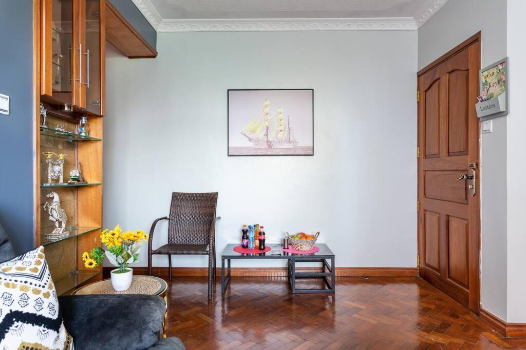 Luxurious With King Bed N Pool Apartment Nairobi