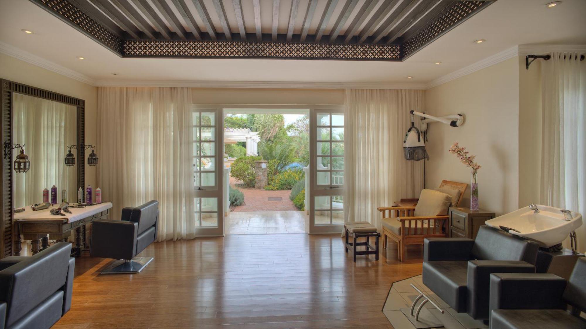 Hemingways Hotel 3*