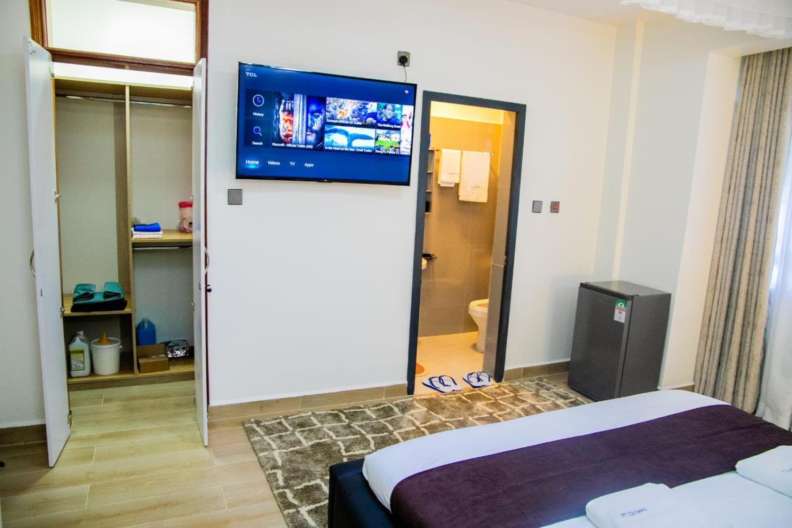 Azania 2br Homes Opposite Movenpick Apartment