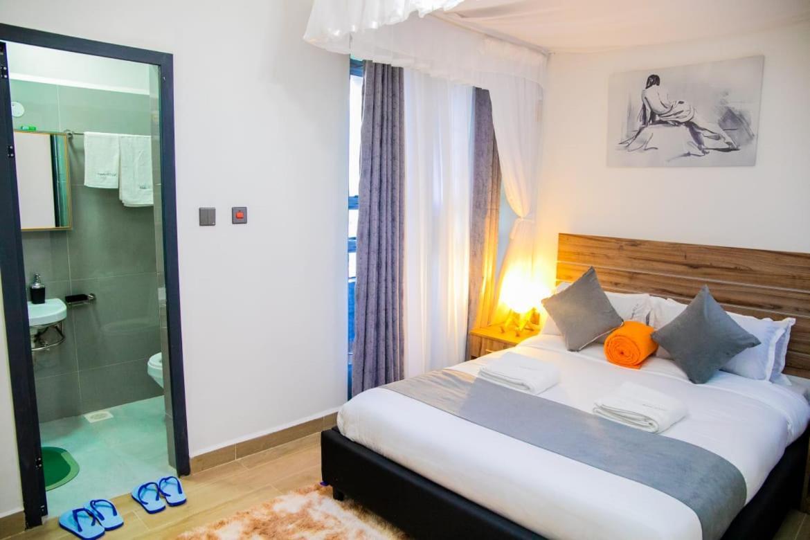 Azania 2br Homes Opposite Movenpick Apartment