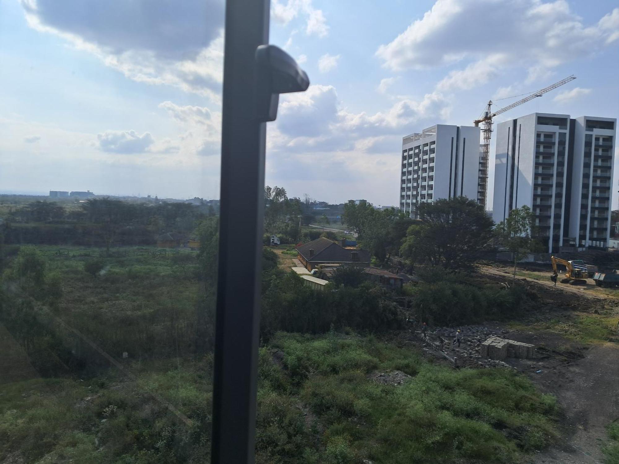 Favorite Staycation By Janice - Modern Comfort Near Airport Apartment *