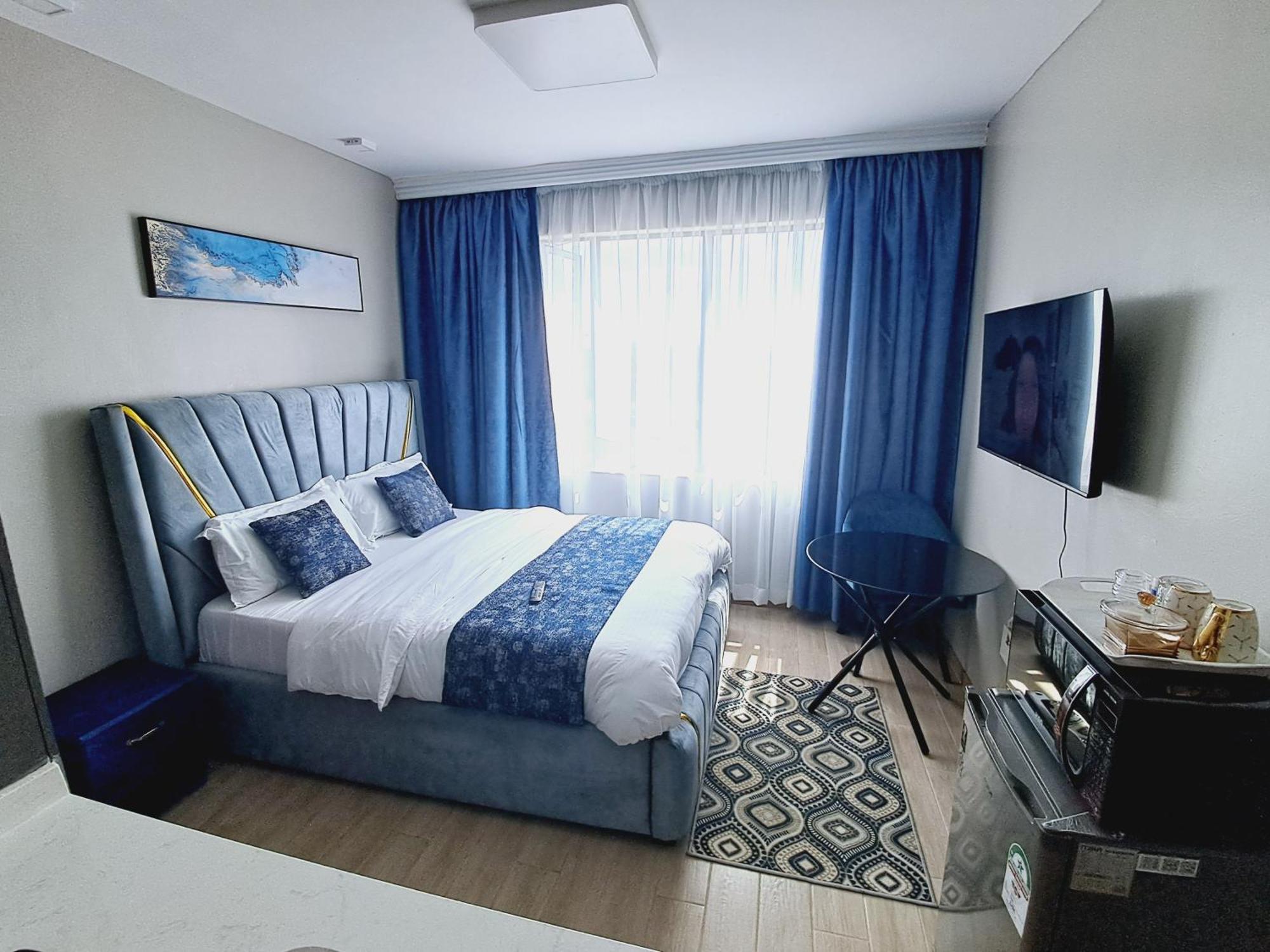 Favorite Staycation By Janice - Modern Comfort Near Airport Apartment