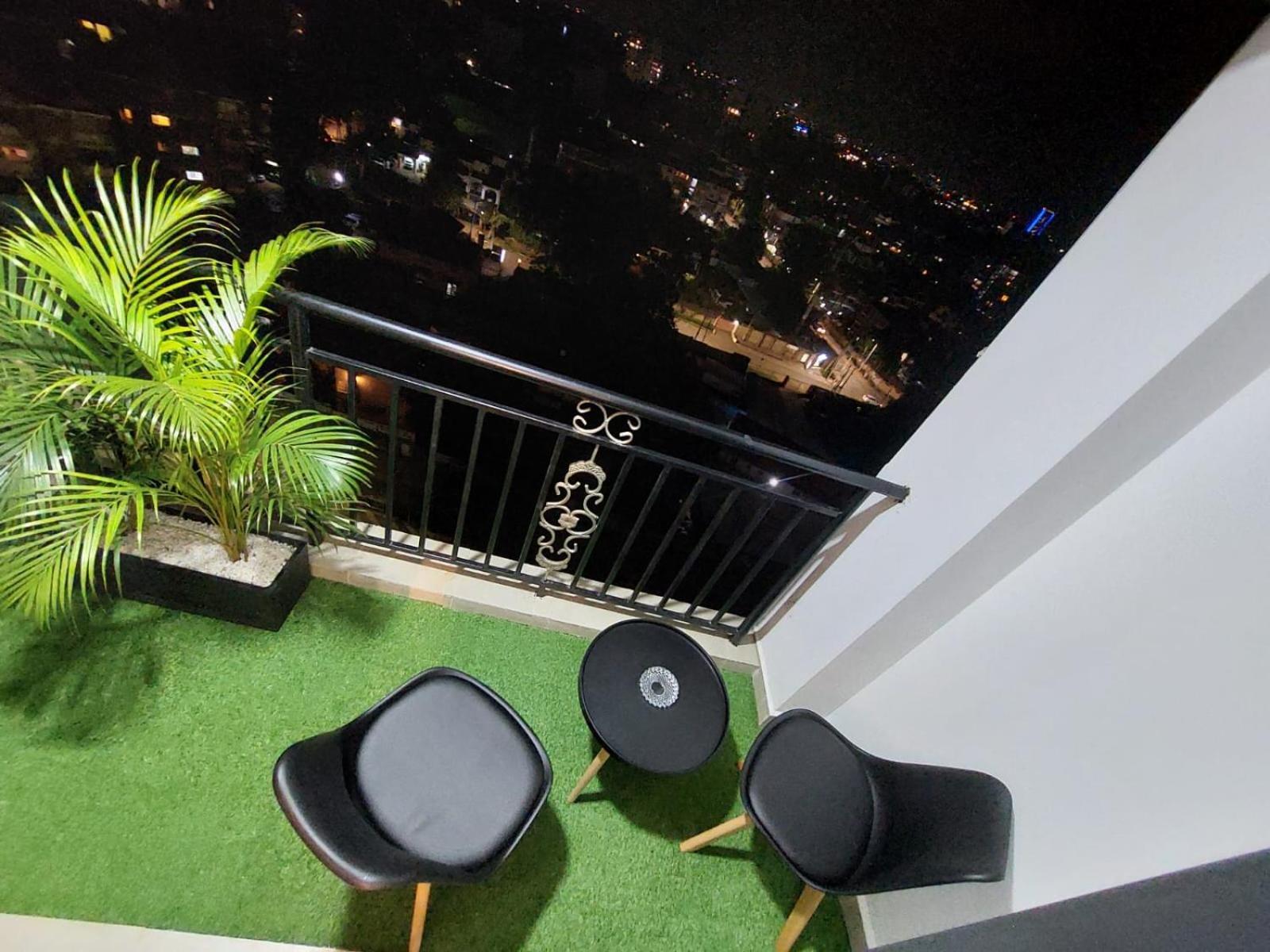 Grand Gateway Apartment *
